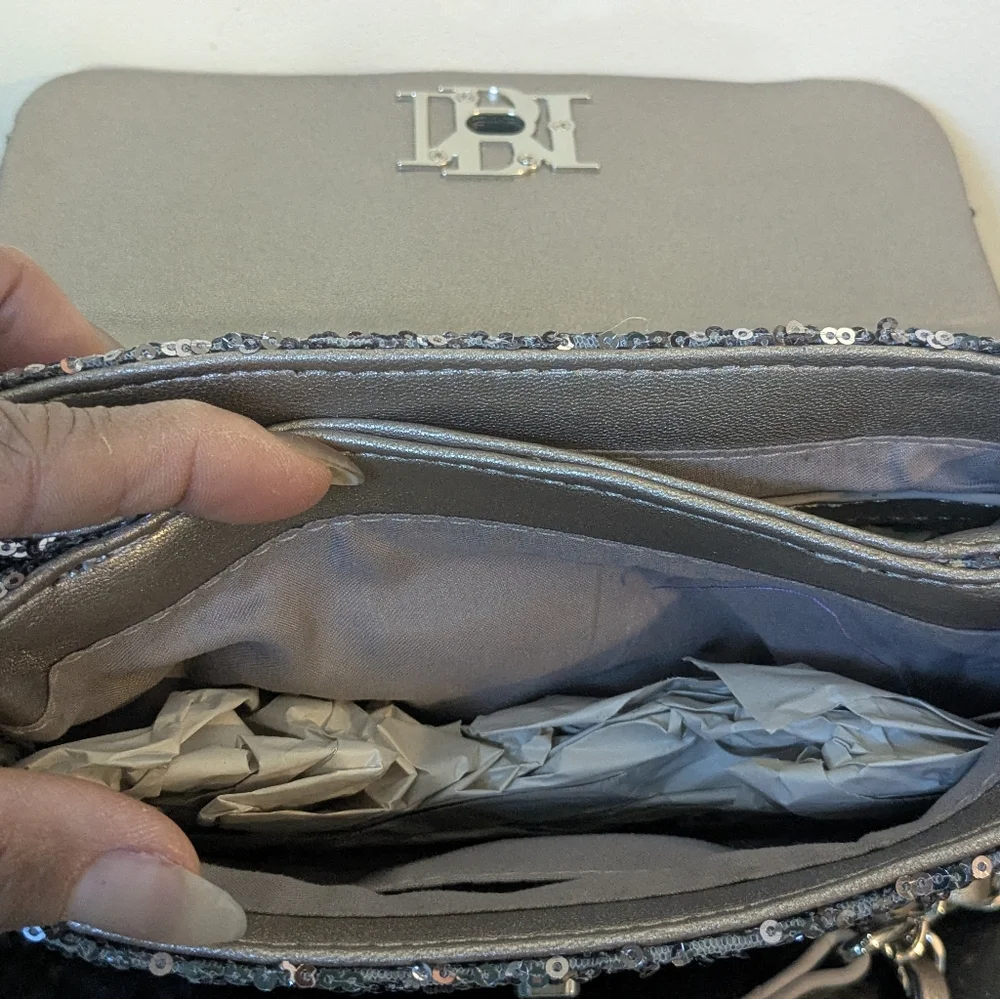 Badgley Mischka NWT  Sequin Message Pearl Strap Crossbody FREE PURSE PILLOW - Picture 3 of 9